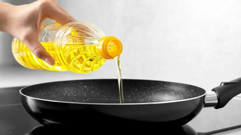 Coconut oil, often used in cooking, is made from coconut milk. However, studies suggest that excessive use of coconut oil increases the risk of heart disease. It contains 82 to 90% saturated fat, which can significantly raise bad cholesterol levels. The World Health Organization recommends that coconut oil should not make up more than 10% of daily fat intake. (News18 Telugu) Coconut oil, often used in cooking, is made from coconut milk. However, studies suggest that excessive use of coconut oil increases the risk of heart disease. It contains 82 to 90% saturated fat, which can significantly raise bad cholesterol levels. The World Health Organization recommends that coconut oil should not make up more than 10% of daily fat intake. (News18 Telugu)