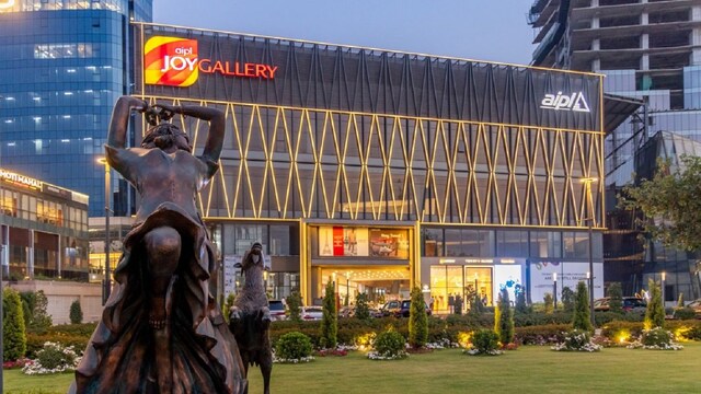 Strategically located on Golf Course Extension Road, AIPL Joy Gallery is the first development in this key belt to focus exclusively on a global fashion line-up, offering a truly distinctive experience.