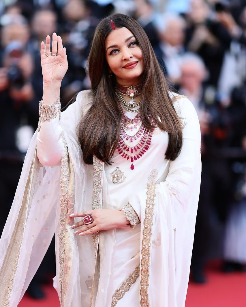 Aishwarya Rai Bachchan Makes Grand Entry At Cannes 2025 in Saree And  Sindoor, See Pics