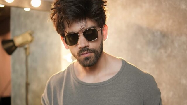 Avinash Mishra also slams Pakistani actors for backing terrorism. (Photos: Instagram)