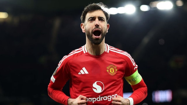 Manchester United's Bruno Fernandes (X)