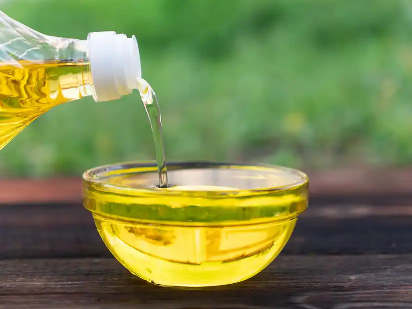 While cooking oil is an essential ingredient in most kitchens, excessive consumption of certain oils can be harmful to heart health. Oils high in saturated or omega-6 fats can lead to inflammation, increased cholesterol, and other cardiovascular risks. It is advisable to limit the use of such oils as much as possible and choose healthier alternatives in moderation for long-term wellbeing. (News18 Telugu) While cooking oil is an essential ingredient in most kitchens, excessive consumption of certain oils can be harmful to heart health. Oils high in saturated or omega-6 fats can lead to inflammation, increased cholesterol, and other cardiovascular risks. It is advisable to limit the use of such oils as much as possible and choose healthier alternatives in moderation for long-term wellbeing. (News18 Telugu)
