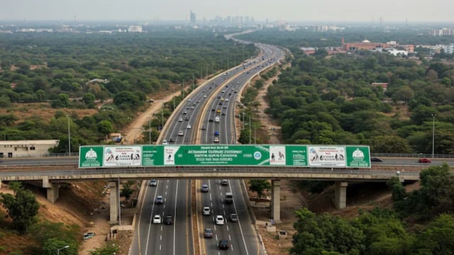 The 212-km-long Delhi-Dehradun Expressway includes an 18-km elevated section from Akshardham to the Loni border. (File pic/News18 Hindi)