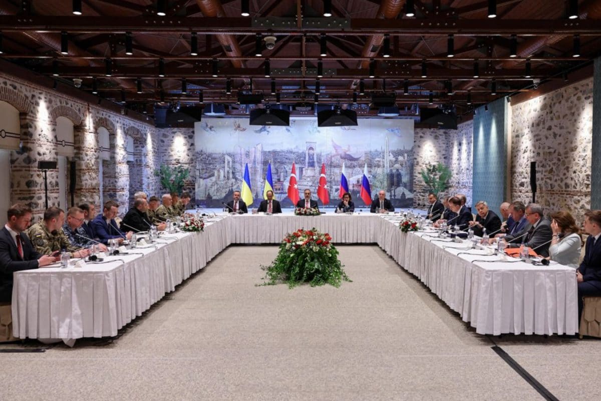 Russia, Ukraine Officials Meet In Istanbul For First Direct Peace Talks In 3 Years