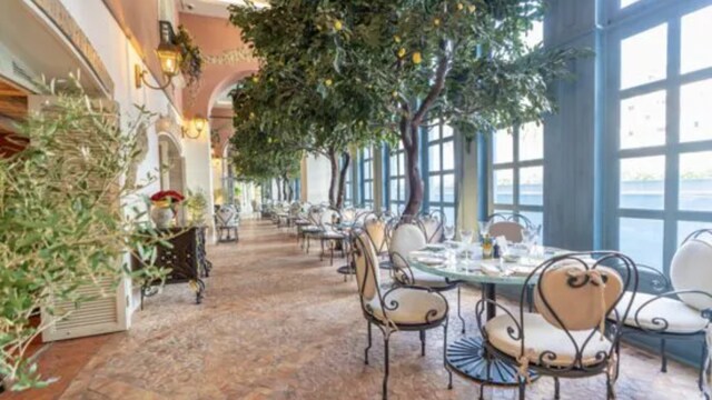 Mamo Michelangelo is the perfect place to honor the special women in your life. Don’t miss their standout desserts, including tiramisu, lemon meringue pie, and creamy cheesecake.
