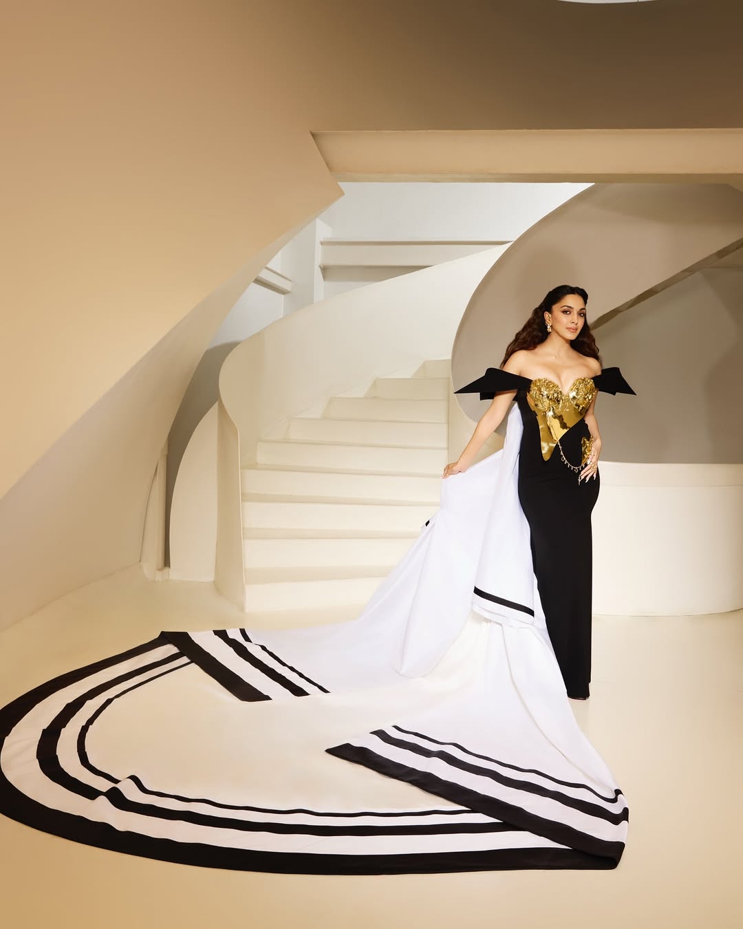 Kiara’s ensemble titled Bravehearts, is a tribute to femininity lineage and transformation. Her debut look also paid homage to late Andre Leon Talley, legendary fashion editor and black icon, through a dramatic double panelled cape, a nod to his iconic silhouettes and influence on the fashion world. (Image: Instagram) Kiara’s ensemble titled Bravehearts, is a tribute to femininity lineage and transformation. Her debut look also paid homage to late Andre Leon Talley, legendary fashion editor and black icon, through a dramatic double panelled cape, a nod to his iconic silhouettes and influence on the fashion world. (Image: Instagram)