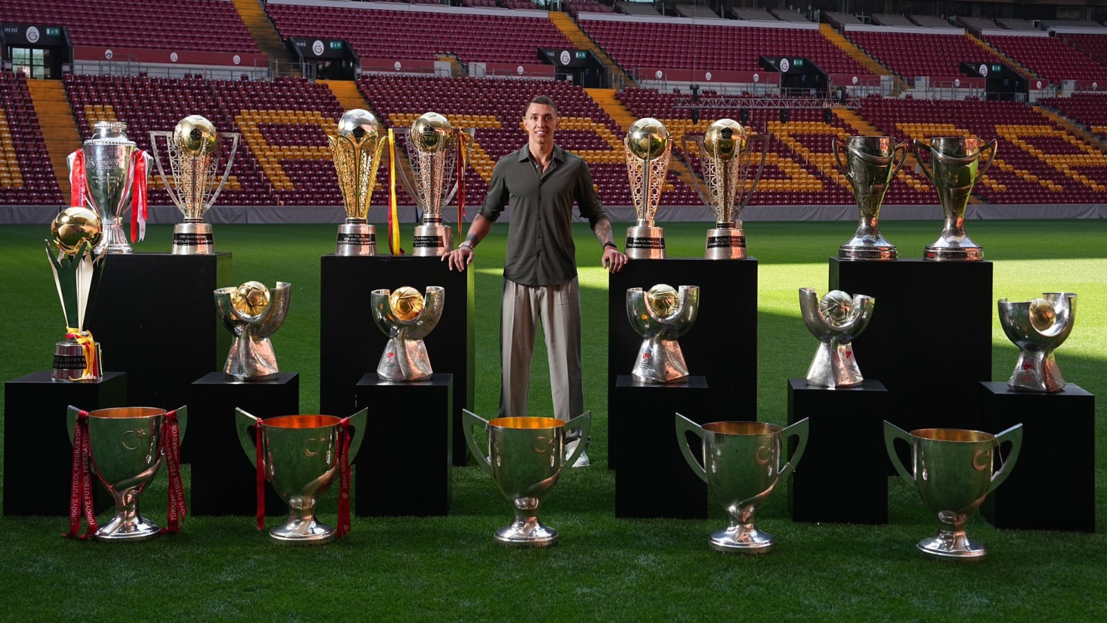 Legendary GK Fernando Muslera Announces Exit From Galatasaray After 14 Seasons | Football News