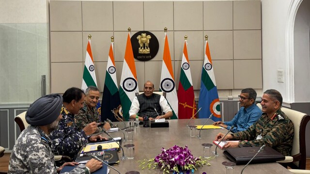 Defence Minister Rajnath Singh meets Defence forces chiefs. (X)