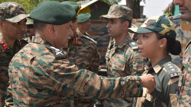 BSF Assistant Commandant Neha Bhandari was awarded the Commendation Disc by Chief of Army Staff (COAS) General Upendra Dwivedi. (Image via X/@bsf_jammu)