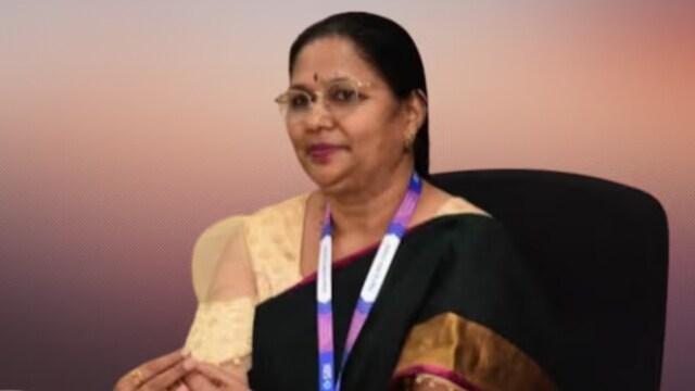 Married off at 17 due to financial hardship, Pratiksha Tondwalkar was forced to abandon her Class 10 studies. (News18 Hindi)