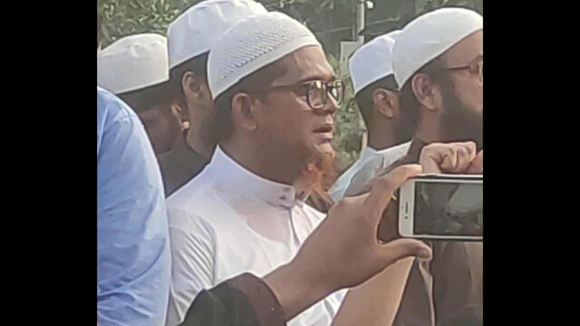 Jasimuddin Rahmani, a Bangladeshi radical Islamist cleric and spiritual leader of Ansarullah Bangla Team, was present in the protest. (News18)
