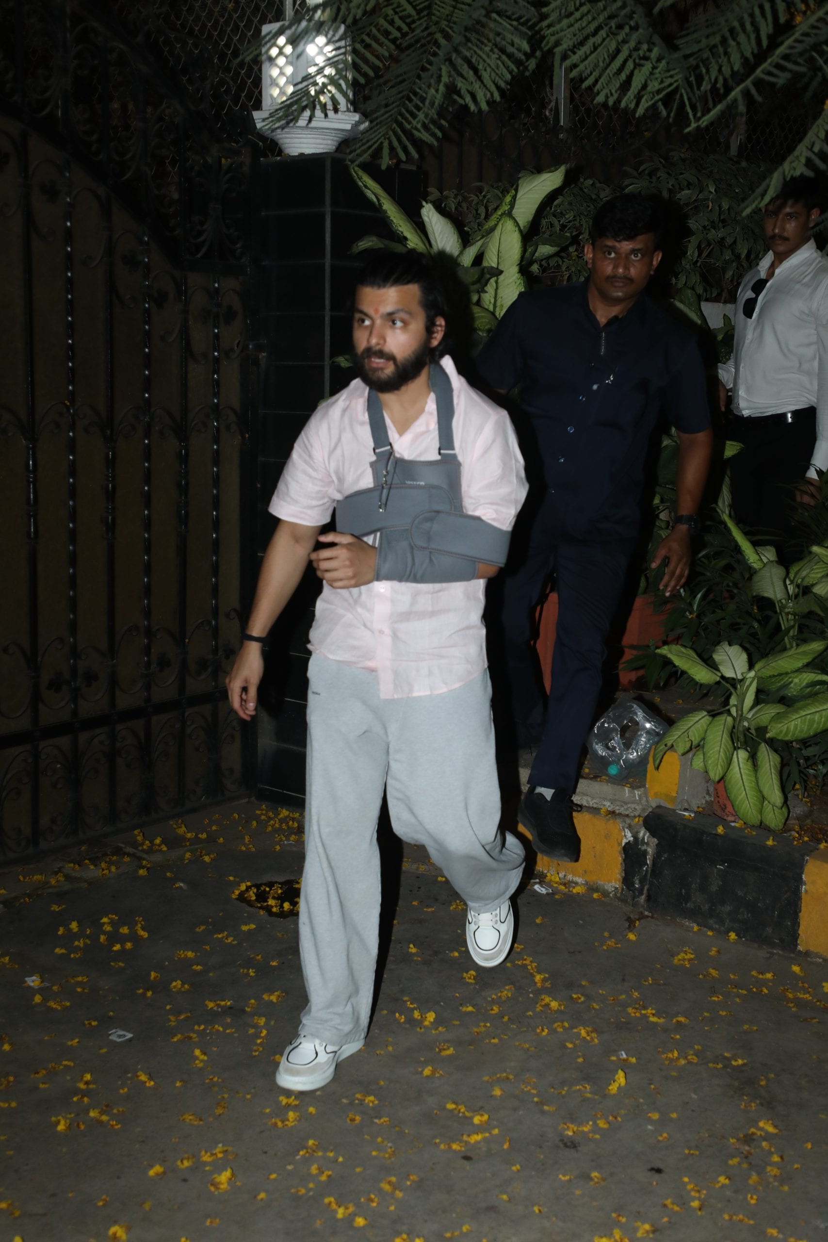 Janhvi Kapoor’s rumoured boyfriend Shikhar Pahariya was also at Kapoor’s residence. (Image: Viral Bhayani) Janhvi Kapoor’s rumoured boyfriend Shikhar Pahariya was also at Kapoor’s residence. (Image: Viral Bhayani)