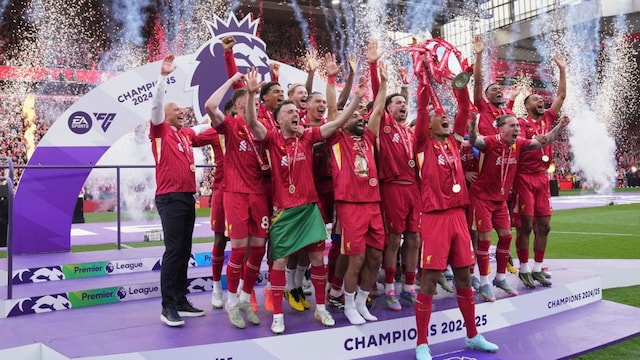 Liverpool players observe  with the winner's trophy aft  the English Premier League shot    lucifer  betwixt  Liverpool and Crystal Palace astatine  the Anfield stadium successful  Liverpool, England, Sunday, May 25, 2025. (AP Photo/Jon Super)


