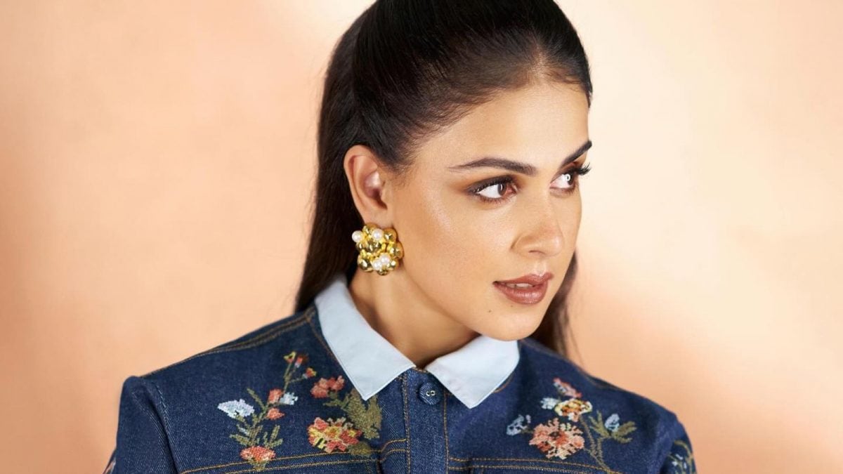 Genelia D’Souza Spotted With Kids, But This Incident Left Fans Worried