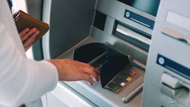 The message falsely attributes the tip to RBI. (Representative Image)
