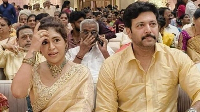 Ravi Mohan's photos with Kenishaa Francis is going viral.