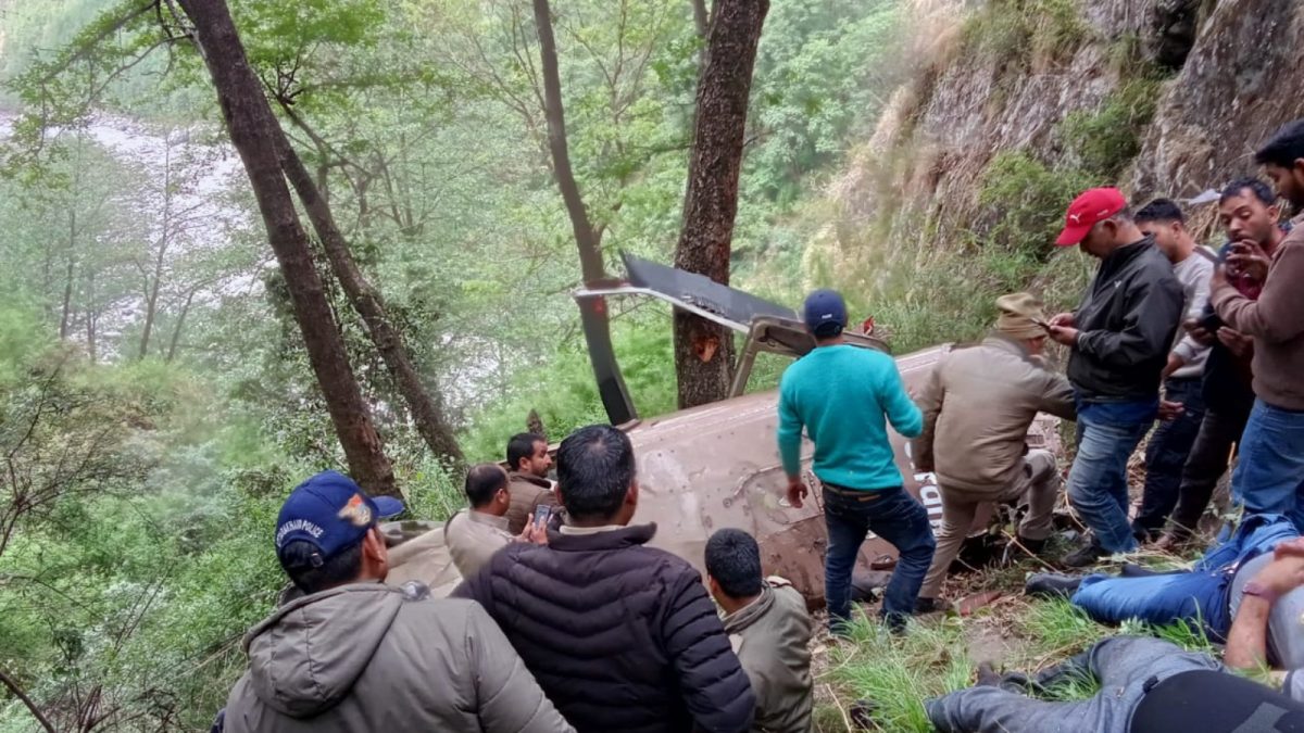 5 Tourists Killed As Helicopter Crashes Near Uttarakhand’s Uttarkashi 5 Tourists Killed As Helicopter Crashes Near Uttarakhand’s Uttarkashi