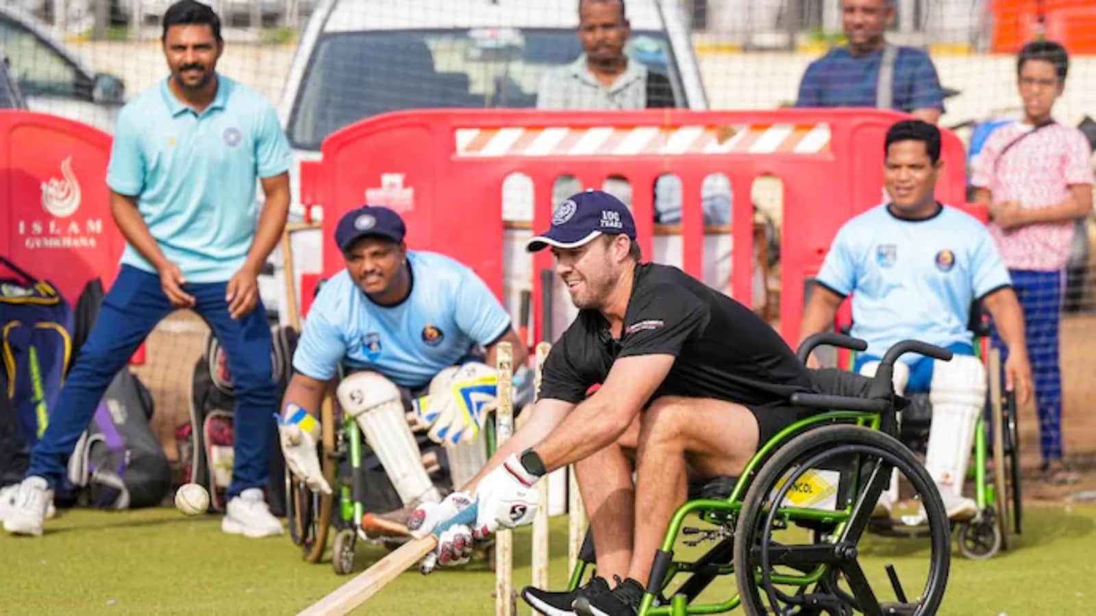 AB de Villiers Enjoys A Game With Mumbai Wheelchair Cricket Team: WATCH