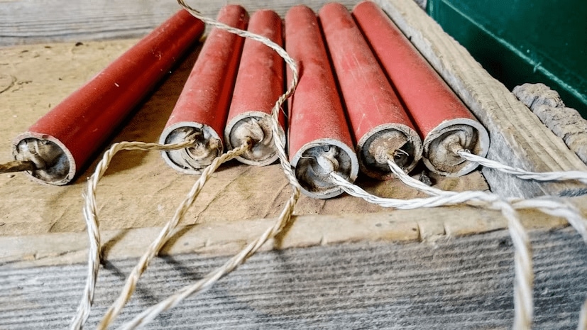 Dynamite: It is a type of explosive invented by Alfred Nobel in 1866. He accidentally discovered that when mixed with silica, it formed a stable and powerful explosive. This discovery has been immensely useful in industries such as construction and mining. (News18 Tamil) Dynamite: It is a type of explosive invented by Alfred Nobel in 1866. He accidentally discovered that when mixed with silica, it formed a stable and powerful explosive. This discovery has been immensely useful in industries such as construction and mining. (News18 Tamil)