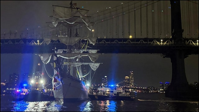 A Mexican Navy training ship damaged after colliding with the Brooklyn Bridge.(Reuters) 