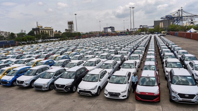 Staff collecting parking fees should wear identity cards and overcoats displaying the GCC and TEXCO logos. (Representative/PTI File)