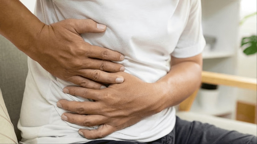 Symptoms To Watch Out For: In the early stages of fatty liver disease, certain symptoms may appear. Be cautious if you notice persistent fatigue, discomfort or pain in the right side of the abdomen, loss of appetite, sudden weight loss, nausea, itchy skin, yellowing of the skin or eyes (jaundice), swelling in the legs or abdomen, frequent bruising or bleeding, dark-coloured urine, pale stools, or difficulty focusing. (News18 Telugu) Symptoms To Watch Out For: In the early stages of fatty liver disease, certain symptoms may appear. Be cautious if you notice persistent fatigue, discomfort or pain in the right side of the abdomen, loss of appetite, sudden weight loss, nausea, itchy skin, yellowing of the skin or eyes (jaundice), swelling in the legs or abdomen, frequent bruising or bleeding, dark-coloured urine, pale stools, or difficulty focusing. (News18 Telugu)