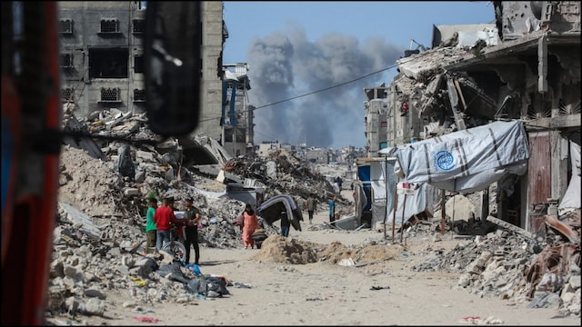 Civilians in Gaza flee the northern Gaza Strip amid Israeli evacuation strikes and ongoing strikes. (AFP)