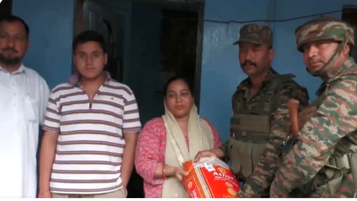 Indian Army Distributes Ration To Families Affected In Pakistani ...