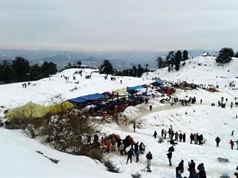 Kufri: Kufri lies just 10 kilometres from Shimla. Even during May and June, the mountains here are often blanketed in snow. Occasionally, snowfall occurs even in this season. To reach the snowy areas, one can go on foot or ride on horseback. Kufri is a haven for those who dream of snowy valleys and enjoy thrilling adventures. Heavy snowfall is typical here from January to March. Kufri is also home to one of the world's highest go-kart tracks, located within its amusement park, adding to its charm as one of the most picturesque hill stations in the country. (News18 Gujarati) Kufri: Kufri lies just 10 kilometres from Shimla. Even during May and June, the mountains here are often blanketed in snow. Occasionally, snowfall occurs even in this season. To reach the snowy areas, one can go on foot or ride on horseback. Kufri is a haven for those who dream of snowy valleys and enjoy thrilling adventures. Heavy snowfall is typical here from January to March. Kufri is also home to one of the world's highest go-kart tracks, located within its amusement park, adding to its charm as one of the most picturesque hill stations in the country. (News18 Gujarati)