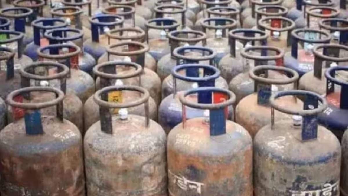 Commercial LPG Cylinder Prices Cut By Rs 24, New Rates Effective June 1 | Details Here Commercial LPG Cylinder Prices Cut By Rs 24, New Rates Effective June 1 | Details Here