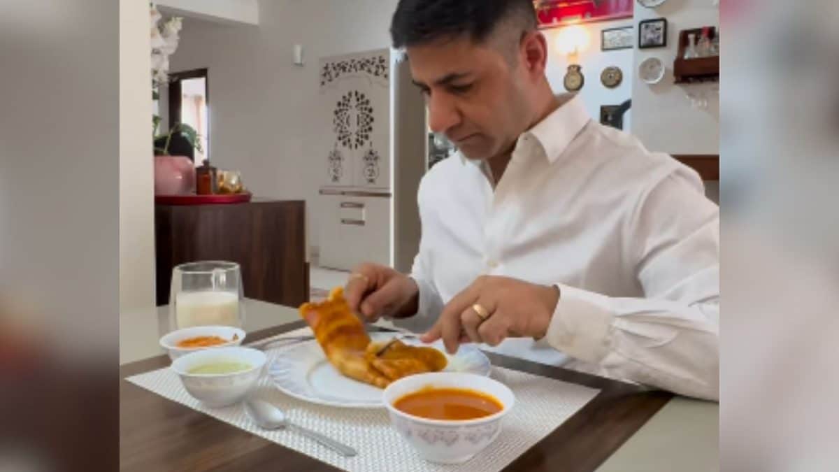 Video Of How To Eat Masala Dosa With Fork And Knife Will Make You Scream NO