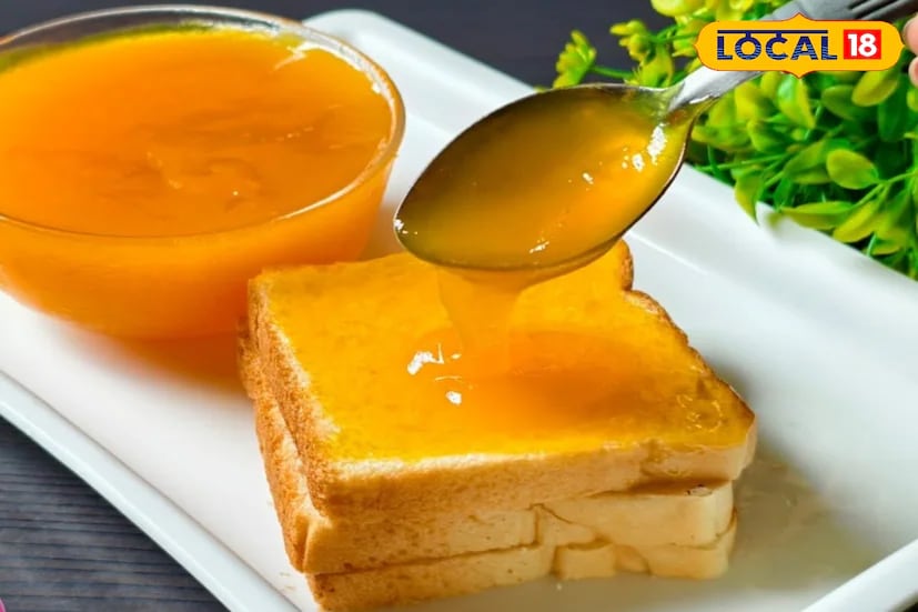 Mango Jelly: Blend mango pieces into a puree. In a pan, cook this puree with sugar on medium heat, stirring constantly for 15 minutes. Add lemon juice and continue cooking for another 10 minutes until it thickens. Strain the mixture and pour it into sterilised jars. Store in the fridge and use as a fruity spread.(News18 Bengali) Mango Jelly: Blend mango pieces into a puree. In a pan, cook this puree with sugar on medium heat, stirring constantly for 15 minutes. Add lemon juice and continue cooking for another 10 minutes until it thickens. Strain the mixture and pour it into sterilised jars. Store in the fridge and use as a fruity spread.(News18 Bengali)