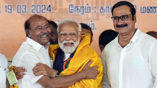 Anbumani Ramadoss (right) is rebelling against his father and the party’s founder Ramadoss (extreme left). (PTI)