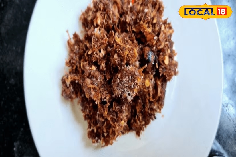 Recipe For Tamarind Paste: To prepare the tamarind paste, grind grated coconut in a mixie jar until it’s about 80% ground. Add dried red chillies, a lemon-sized ball of tamarind, salt, and turmeric powder. Blend into a thick paste without adding water. This tangy tamarind paste pairs beautifully with coconut rice and takes the overall flavour to a whole new level. (News18 Tamil) Recipe For Tamarind Paste: To prepare the tamarind paste, grind grated coconut in a mixie jar until it’s about 80% ground. Add dried red chillies, a lemon-sized ball of tamarind, salt, and turmeric powder. Blend into a thick paste without adding water. This tangy tamarind paste pairs beautifully with coconut rice and takes the overall flavour to a whole new level. (News18 Tamil)