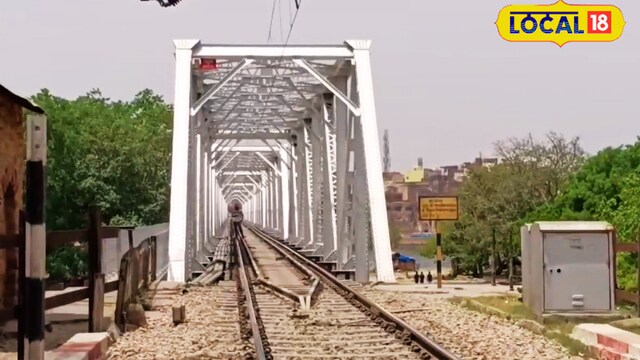 Frustrated by passengers riding connected  the train's rooftop ignoring repeated warnings, the operator  reportedly sped crossed  the bridge, resulting successful  grievous injuries and instant deaths. (Local18)