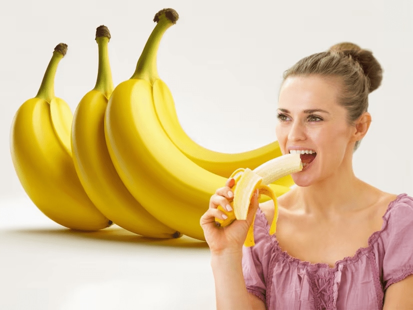 केले हर मौसम में उपलब्ध एक फल हैं और कई स्वास्थ्य लाभों के साथ आते हैं। वे त्वरित ऊर्जा प्रदान करते हैं और, प्राकृतिक शर्करा का एक उत्कृष्ट स्रोत होने के नाते, पाचन में भी सहायता करते हैं। (News18 मराठी)