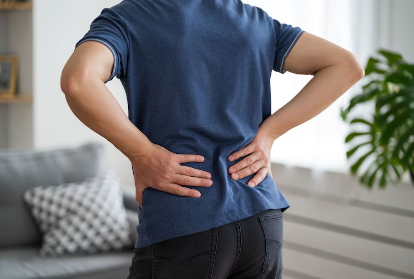 Swelling in the legs, ankles, or hands, especially noticeable at night, can be another sign. When kidneys fail to remove extra fluid from the body, it builds up and causes puffiness, a condition known as oedema. Reports suggest that around 40% of people with kidney issues suffer from this. If swelling is persistent, a kidney function test should be done without delay. (News18 Telugu) Swelling in the legs, ankles, or hands, especially noticeable at night, can be another sign. When kidneys fail to remove extra fluid from the body, it builds up and causes puffiness, a condition known as oedema. Reports suggest that around 40% of people with kidney issues suffer from this. If swelling is persistent, a kidney function test should be done without delay. (News18 Telugu)