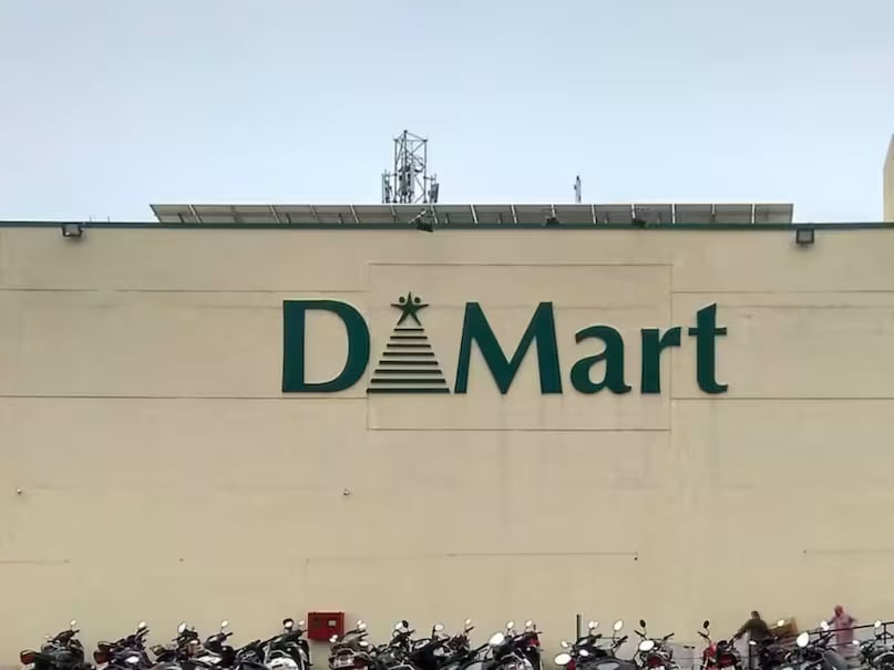 If you use the DMart Ready app, you can avail of online-exclusive deals and coupons on certain days, typically Monday or Wednesday. These offers apply only to online orders, so it’s a good idea to check the app regularly. (News18 Hindi) If you use the DMart Ready app, you can avail of online-exclusive deals and coupons on certain days, typically Monday or Wednesday. These offers apply only to online orders, so it’s a good idea to check the app regularly. (News18 Hindi)