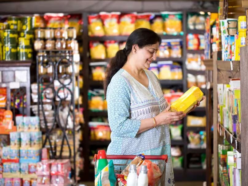 While DMart offers value every day, the weekend sales and festive seasons are ideal for grabbing the biggest savings. With a little planning, you can make your shopping budget go much further. (News18 Hindi) While DMart offers value every day, the weekend sales and festive seasons are ideal for grabbing the biggest savings. With a little planning, you can make your shopping budget go much further. (News18 Hindi)