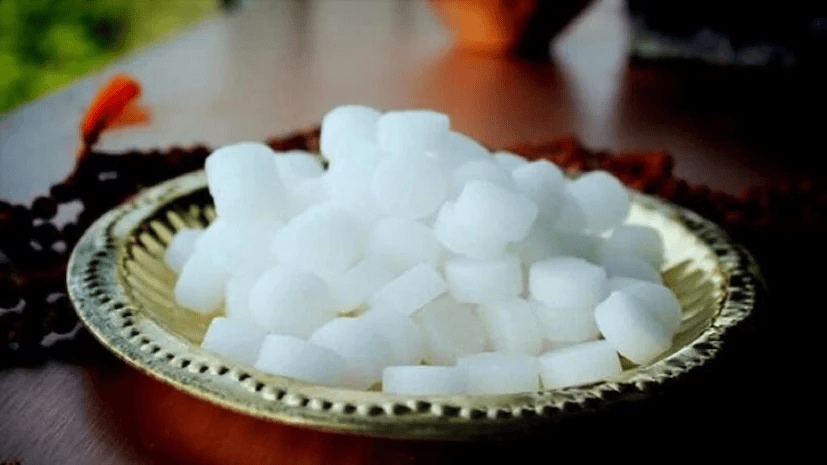 Camphor: Home remedies can be highly effective when used correctly. On walls or furniture that show frequent termite activity, mix camphor powder with liquid paraffin and apply the solution once every four to five days. (News18Telugu)