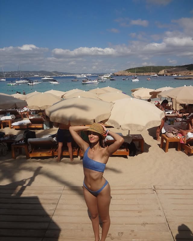 Ananya Panday in bikini Ananya Panday in bikini