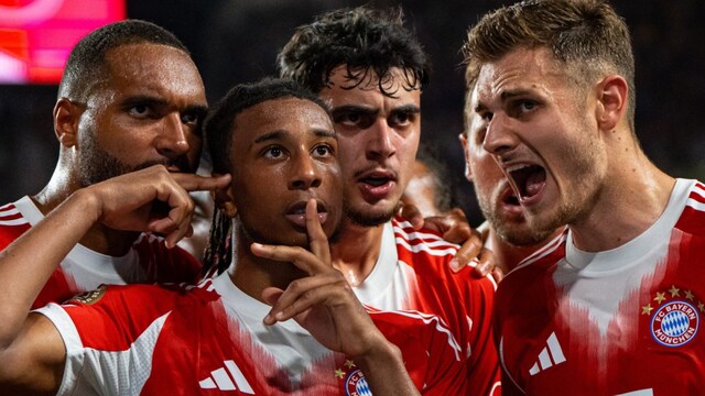 Bayern Munich players celebrating with Michael Olise (X)