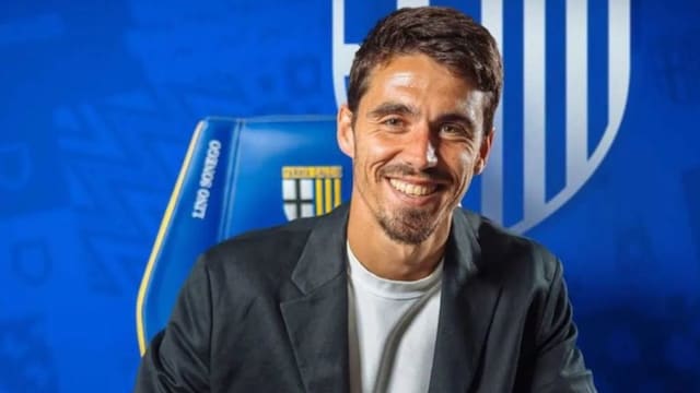 Former Arsenal coach Carlos Cuesta (X)