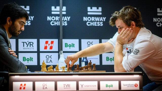 Norway_Chess_2025_Michal_Walusza_2845_Round_6_Gukesh_Dommaraju, Magnus_Carlsen (Norway Chess Media)