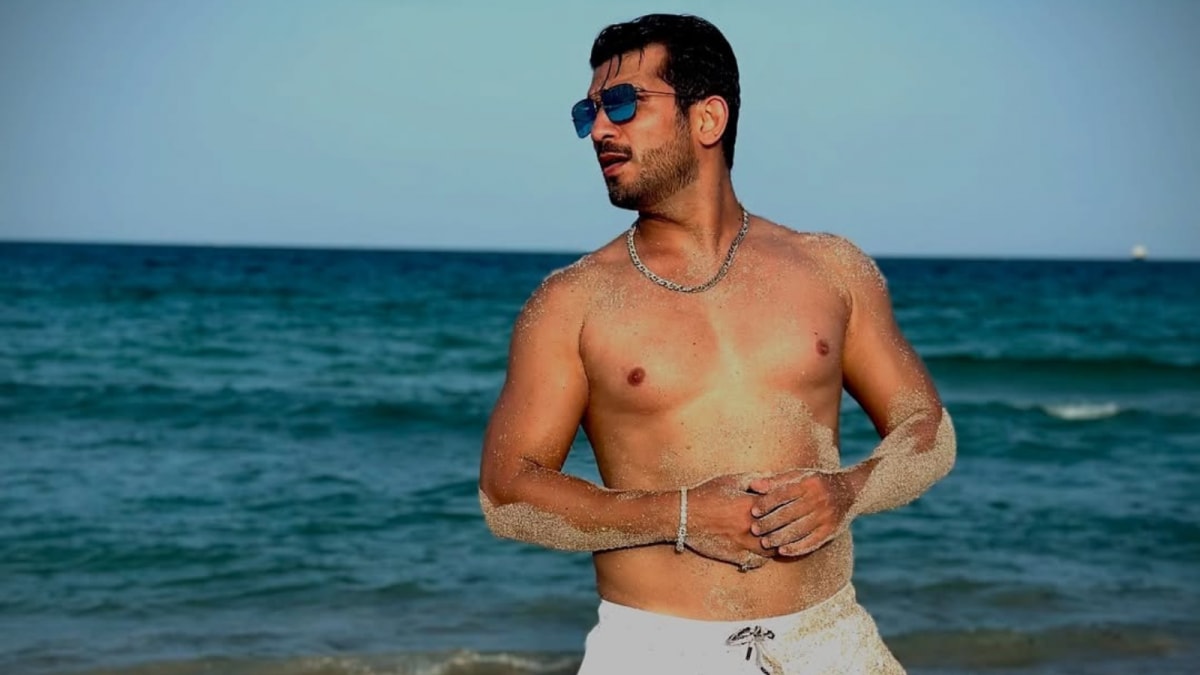 Arjun Bijlani Is Soaking In Vitamin Sea At Miami Beach, Fans Say ‘Humay Bhi Jaana Hai’ Arjun Bijlani Is Soaking In Vitamin Sea At Miami Beach, Fans Say ‘Humay Bhi Jaana Hai’