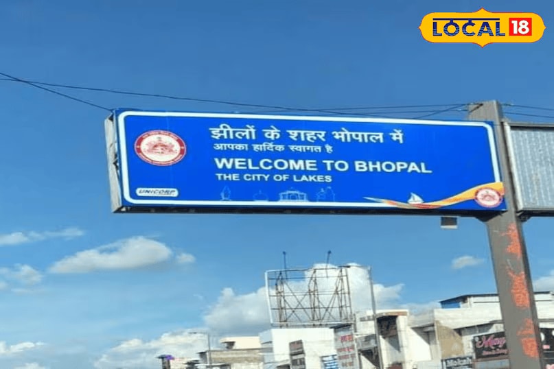 Bhopal, Madhya Pradesh: Known as one of the cleanest and greenest capitals, Bhopal lies close to the Ratapani Tiger Reserve and is surrounded by forests. Madhya Pradesh also ranks first among Indian states for total forest area. (News18 Hindi) Bhopal, Madhya Pradesh: Known as one of the cleanest and greenest capitals, Bhopal lies close to the Ratapani Tiger Reserve and is surrounded by forests. Madhya Pradesh also ranks first among Indian states for total forest area. (News18 Hindi)