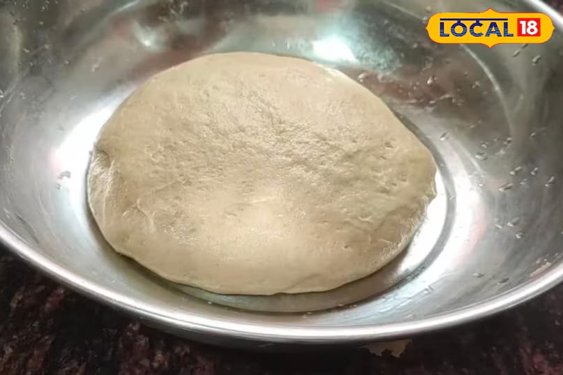 This resting time helps start a natural fermentation process in the dough, making it lighter and softer. The best part? It doesn’t alter the taste of your roti but significantly improves its texture and digestibility. (Local18)