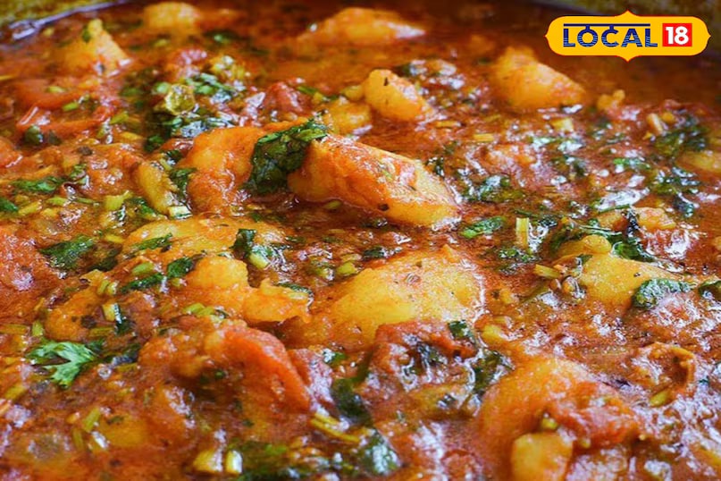According to Pooja, tomatoes are another vegetable often used in fried form. But to truly benefit from the nutrients in tomatoes, especially lycopene, they should be boiled first. Boiling tomatoes increases the concentration of lycopene, which improves digestion and makes the nutrients easier for the body to absorb. (News18 Hindi) According to Pooja, tomatoes are another vegetable often used in fried form. But to truly benefit from the nutrients in tomatoes, especially lycopene, they should be boiled first. Boiling tomatoes increases the concentration of lycopene, which improves digestion and makes the nutrients easier for the body to absorb. (News18 Hindi)