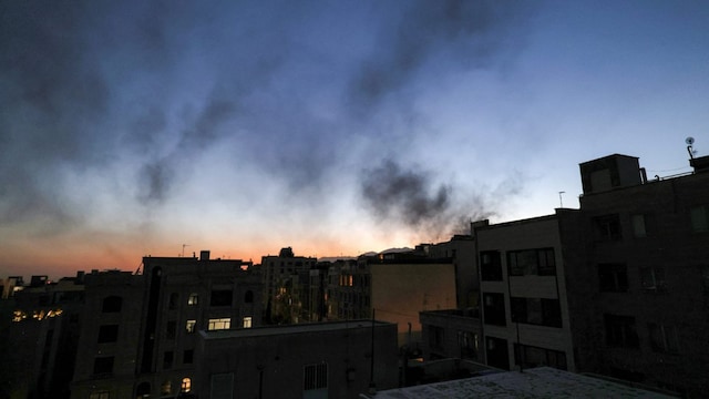 Smoke plumes billow following an overnight Israeli strike on Tehran on June 17, 2025. (AFP photo)