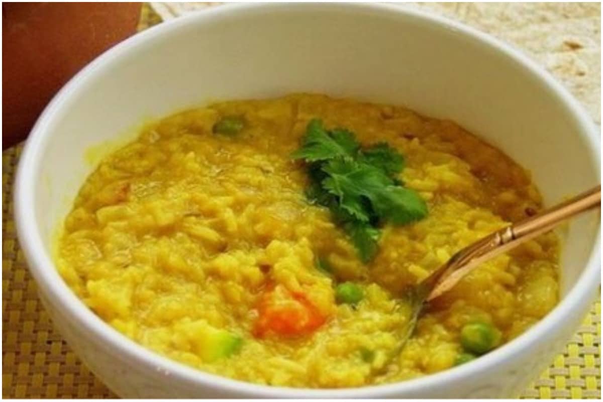 Khicede: Khicede is a savory dish served alongside curd and papad and is among Lord Jagannath’s maha bhog offerings. It’s made with a mix of rice, lentils, coconut, sugar, and cinnamon, offering a perfect balance of flavours. (Representative image)